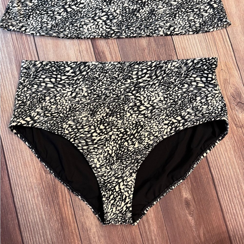 Athleta Women’s Size XL Black & White High Rise Full Coverage Swim Bottems